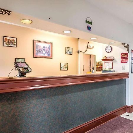 Days Inn By Wyndham Kentland Экстерьер фото