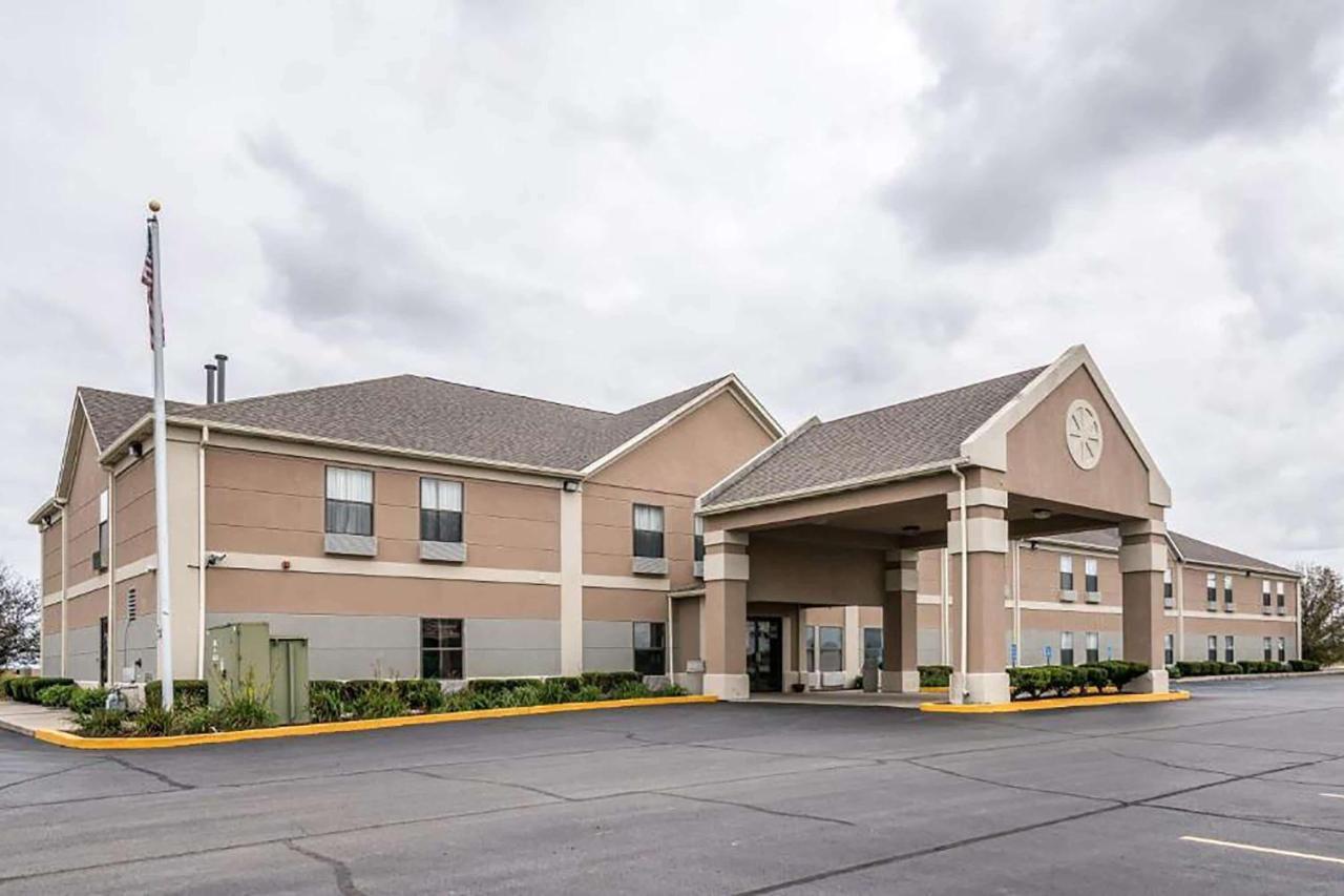 Days Inn By Wyndham Kentland Экстерьер фото